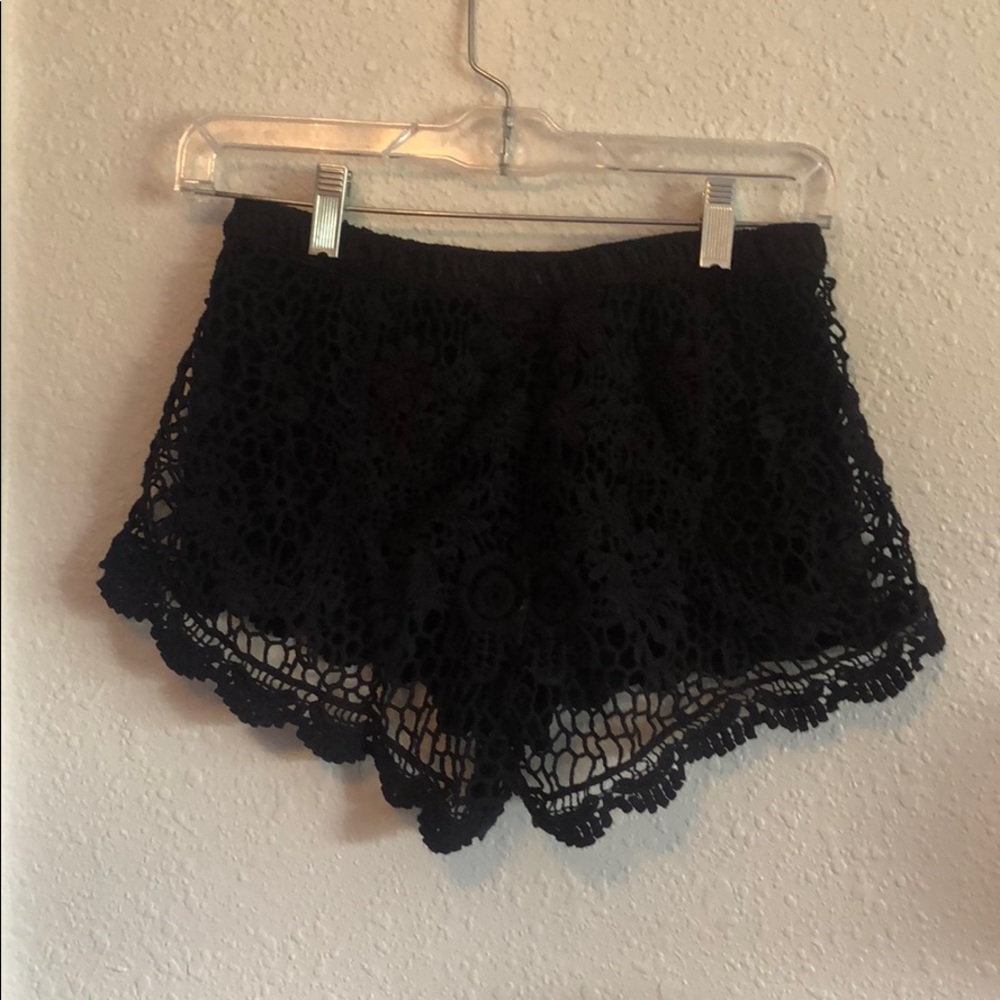 Black shorts - Picture 2 of 3